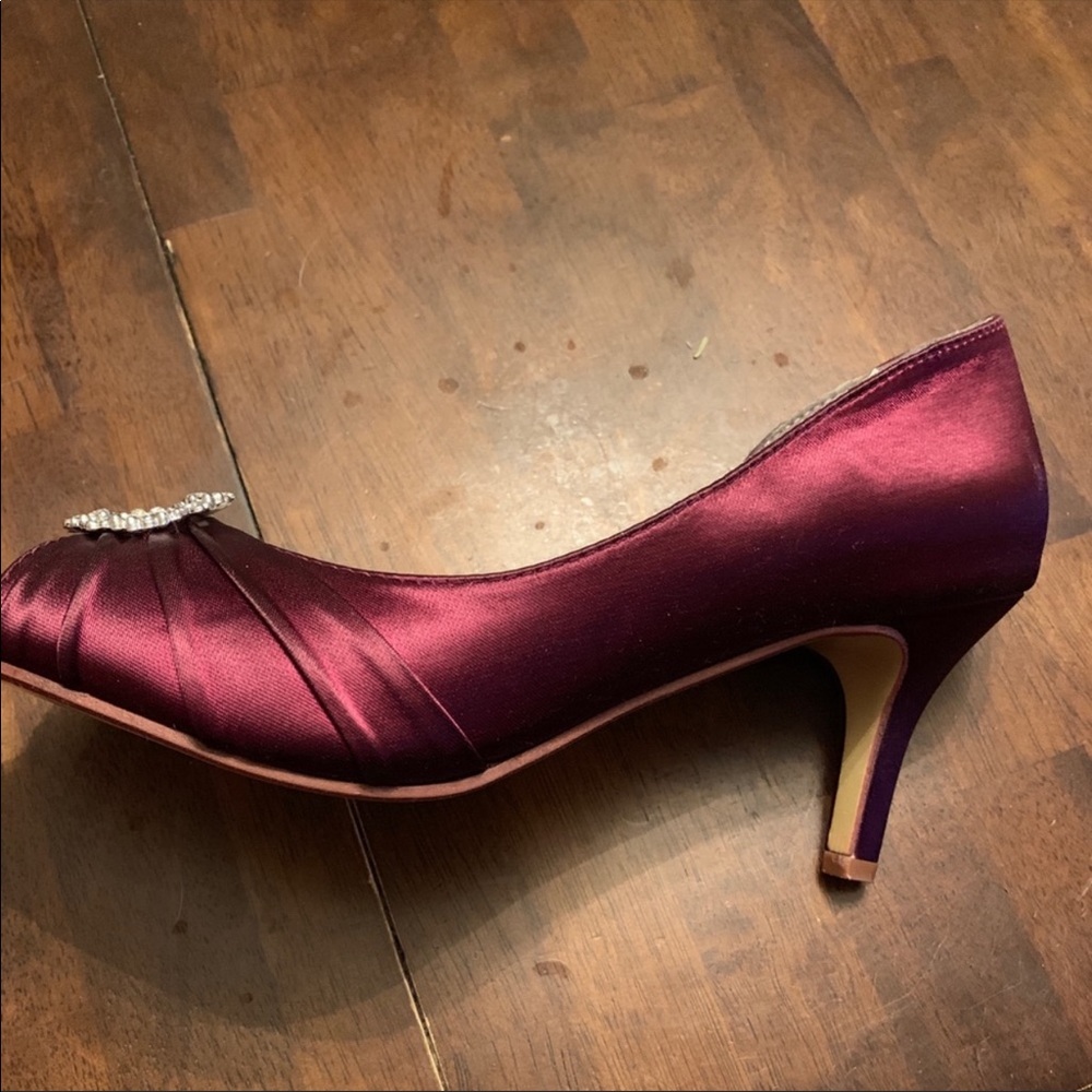 Size 9 wine colored heels